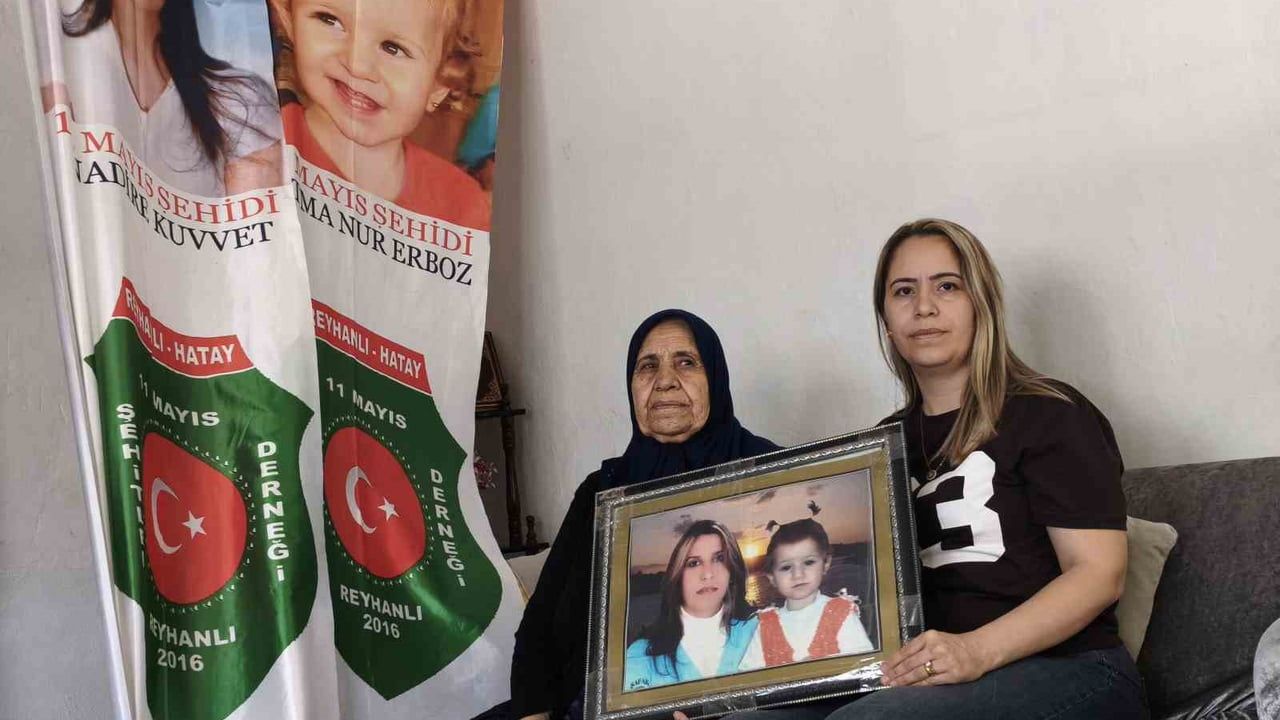 Reyhanlı patlamasında evlatlarını kaybeden anne ve kızı 13 yıldır aynı acıyla yaşıyor