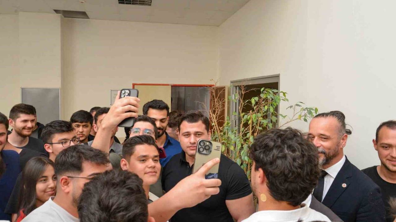 Rıza Kayaalp, Bilecik Şeyh Edebali Üniversitesi'nde 'Azim, Disiplin ve Başarı' söyleşisinde öğrencilerle buluştu