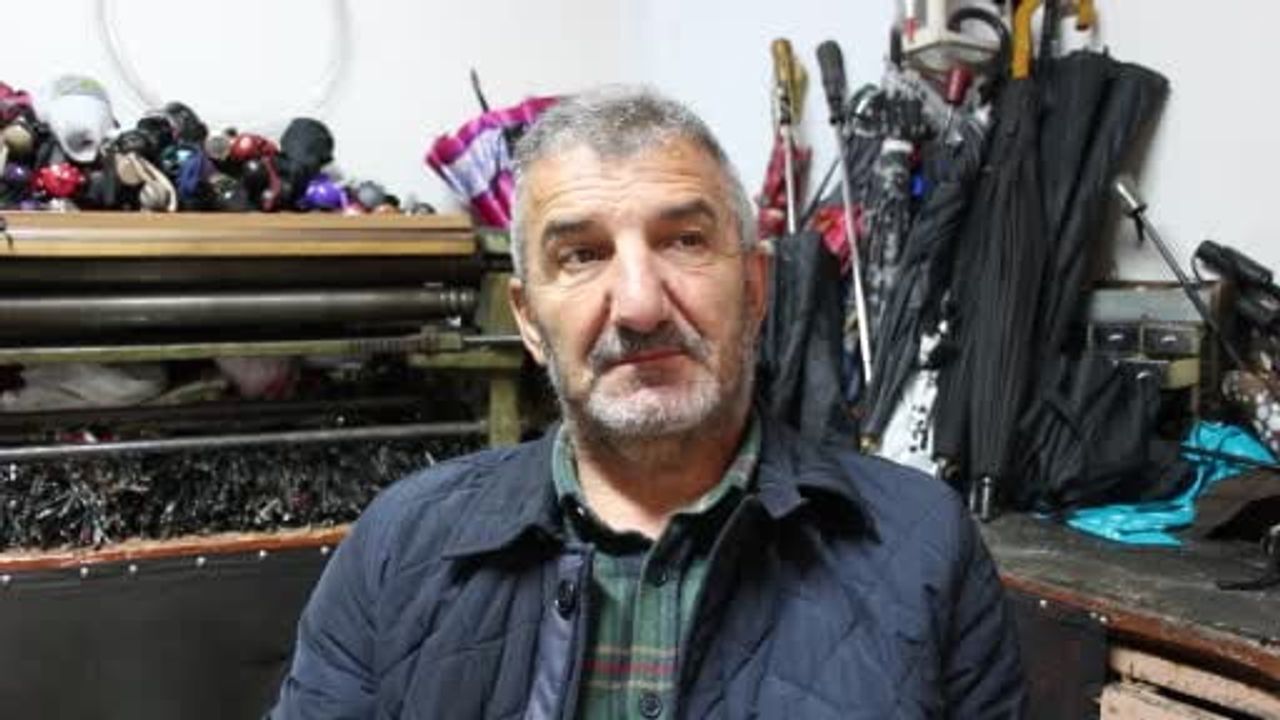 Rize'de 40 Yıldır Şemsiye Tamiri Yapan Usta Orhan Tarlacı
