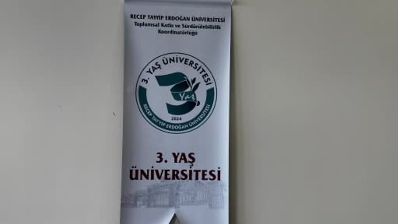 Rize'de 64 yaşındaki Meryem Sarıahmetoğlu kanseri yendi, 3. Yaş Üniversitesi'nden mezun oldu
