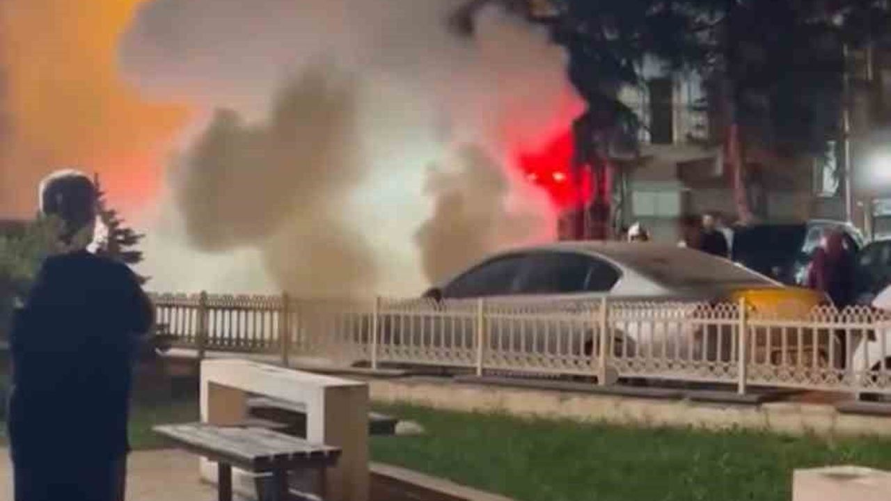 Safranbolu'da park halindeki şirket aracında yangın itfaiye tarafından söndürüldü