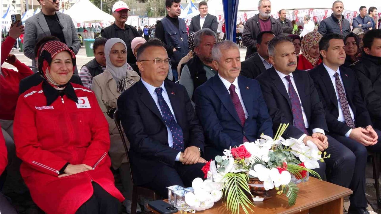 Şahinbey Belediyesi'nin 17. Kan Bağışı Kampanyasına Vatandaşlardan Yoğun İlgi