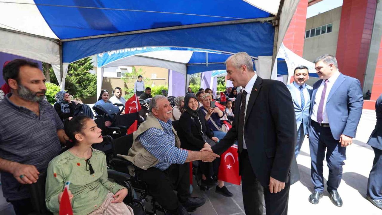 Şahinbey Belediyesi'nin 'Bir Gün Değil 365 Gün Beraberiz' projesiyle 5 bin engelliye tekerlekli sandalye desteği