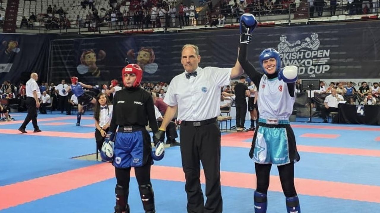Sakarya Büyükşehir Spor Kulübü sporcuları kick boks, yağlı güreş ve yüzmede madalya kazandı