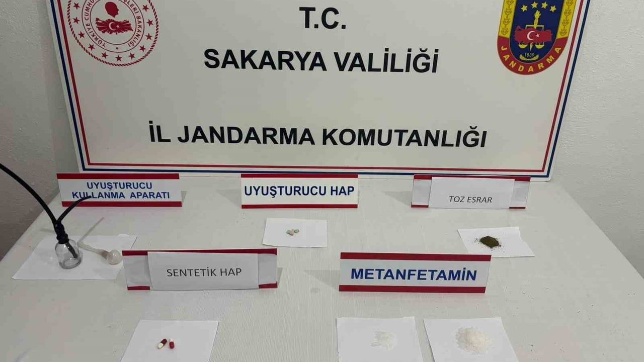 Sakarya'da 3 ilçede jandarma operasyonu: Skunk üretiminde kullanılan düzenekler ele geçirildi