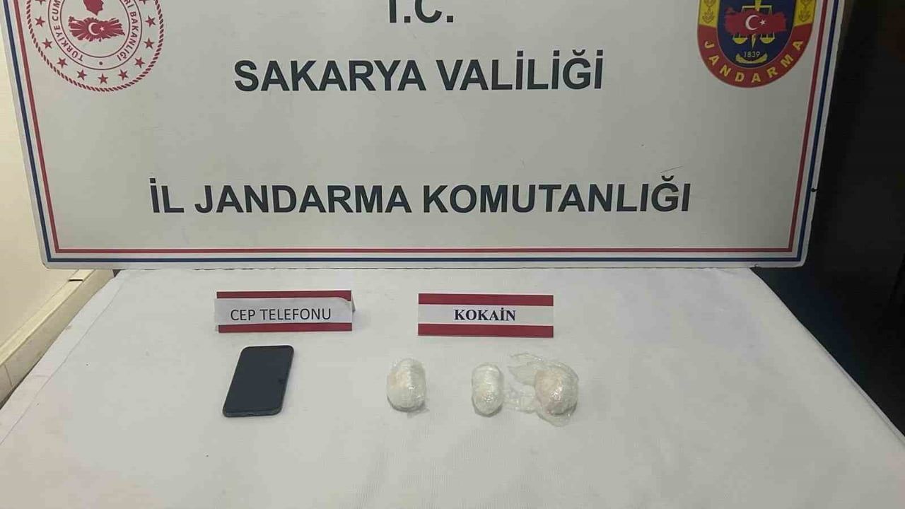 Sakarya'da 4 ilçede jandarma operasyonu: 202 gram kokain ve çeşitli uyuşturucular ele geçirildi