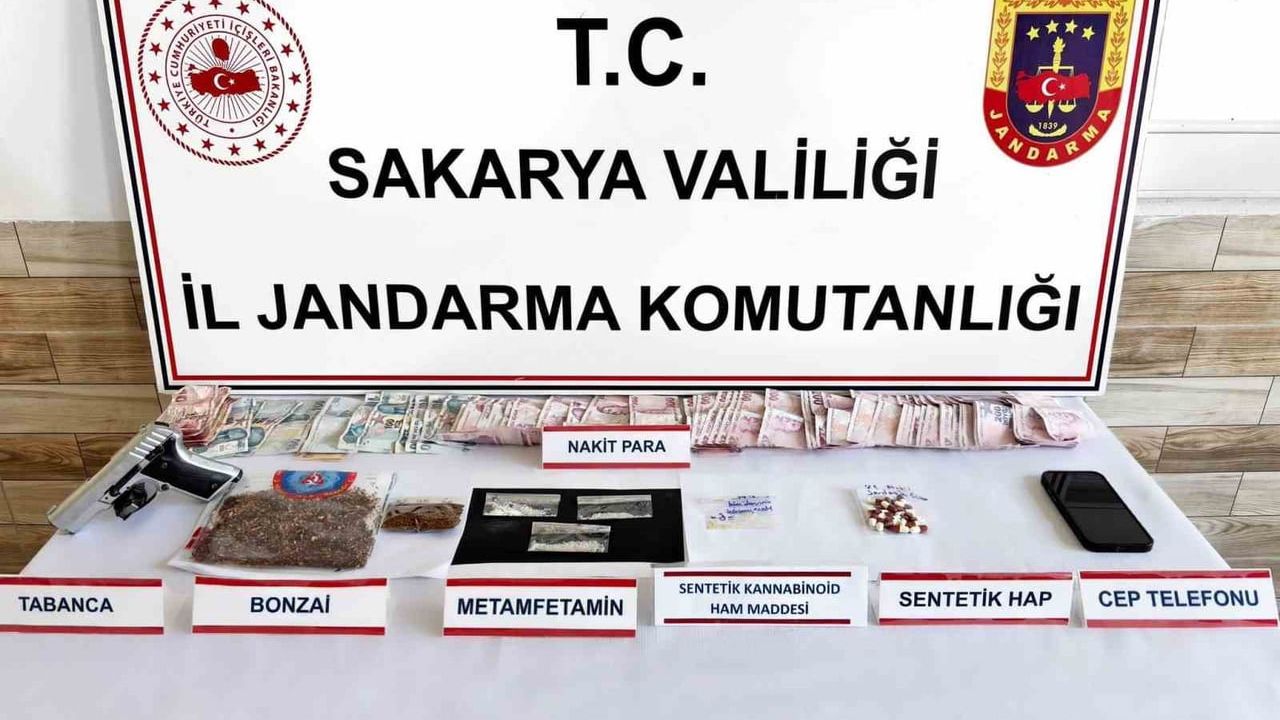 Sakarya'da jandarmadan uyuşturucu operasyonu: 2 torbacı tutuklandı