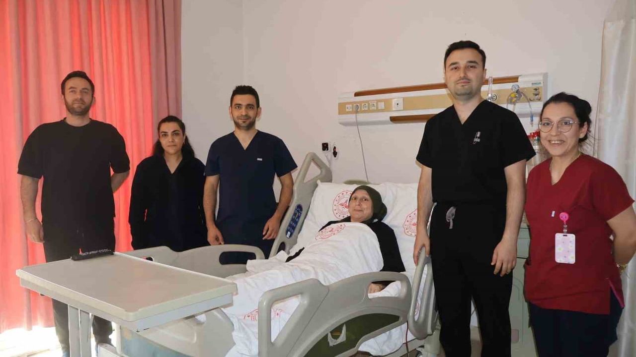 Sakarya Eğitim ve Araştırma Hastanesi'nde 5 saatlik mikrocerrahi ile otolog meme rekonstrüksiyonu