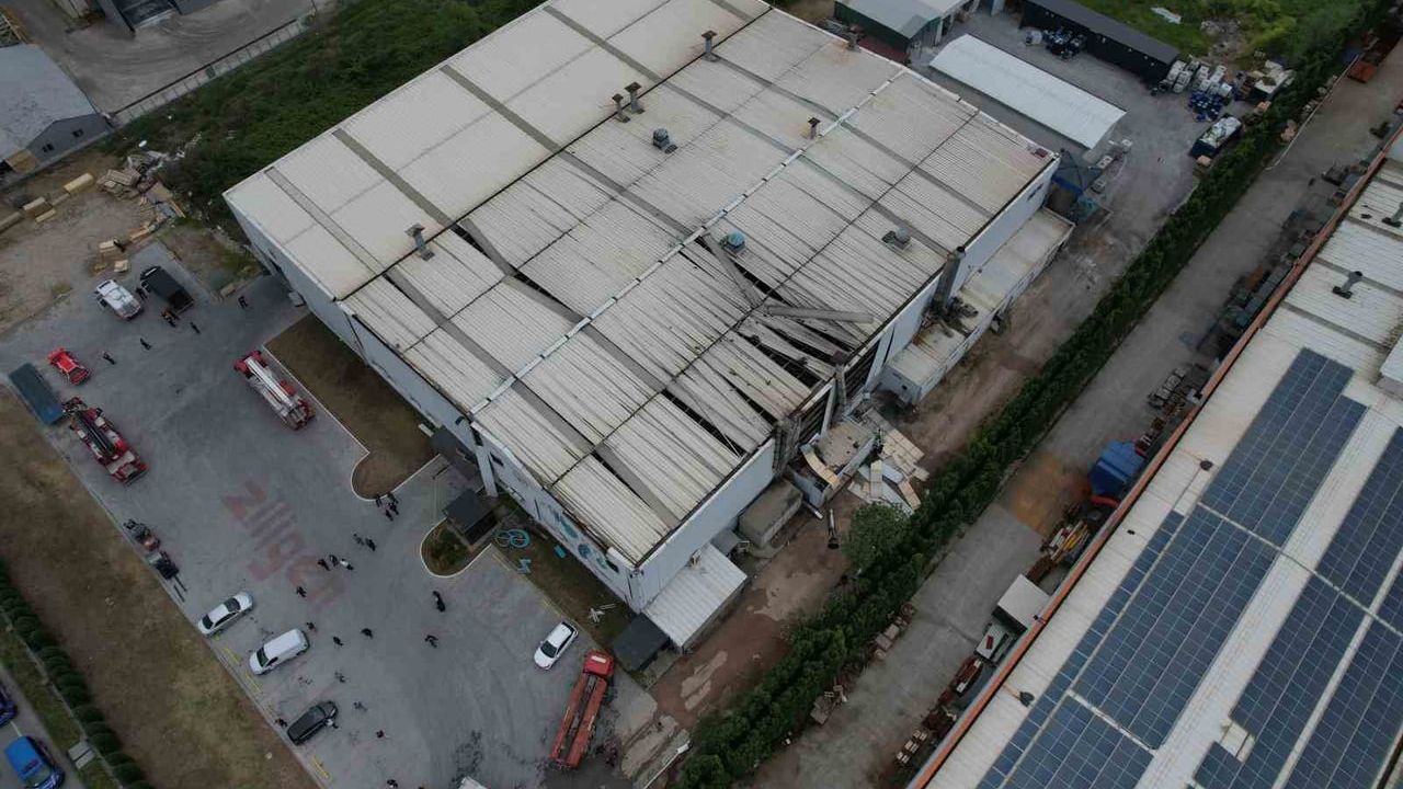 Sakarya Hendek'te buhar kazanı patlaması: Fabrikada yangın çıktı, 8 işçi yaralandı