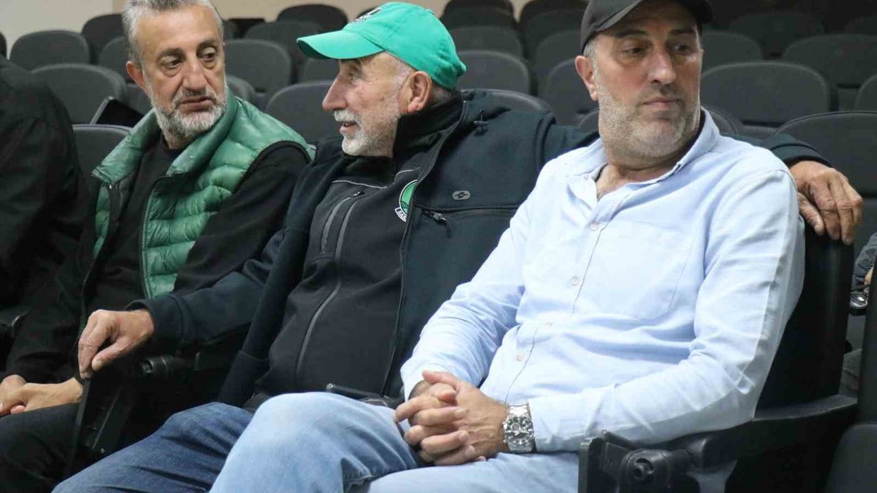 Sakaryaspor'da olağanüstü kongre çoğunluk sağlanamadığı için 31 Mayıs'a ertelendi