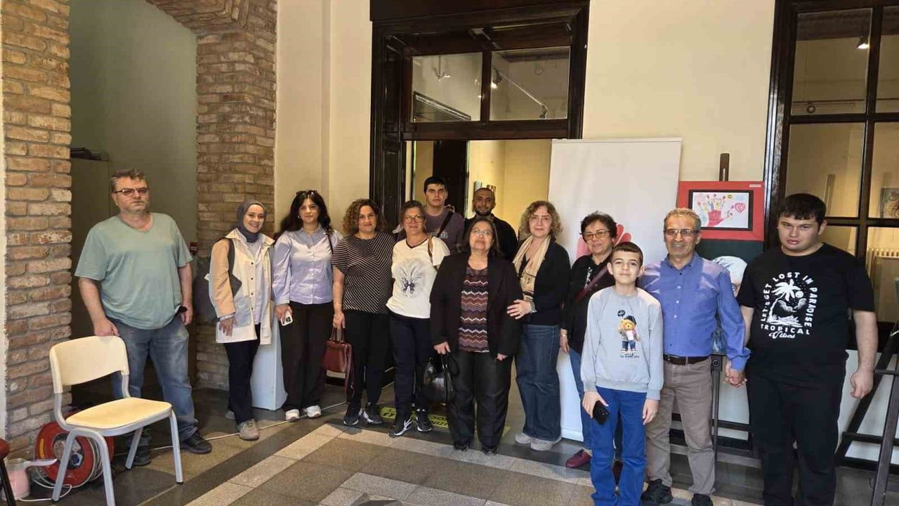 Salih İssisu'nun eserleri 'Renkler Engel Tanımaz' sergisinde beğeni topladı