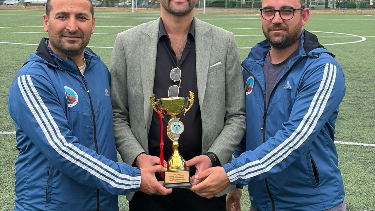 Salihli Ülküspor namağlup şampiyonlukla 1. Amatör Küme'ye yükseldi