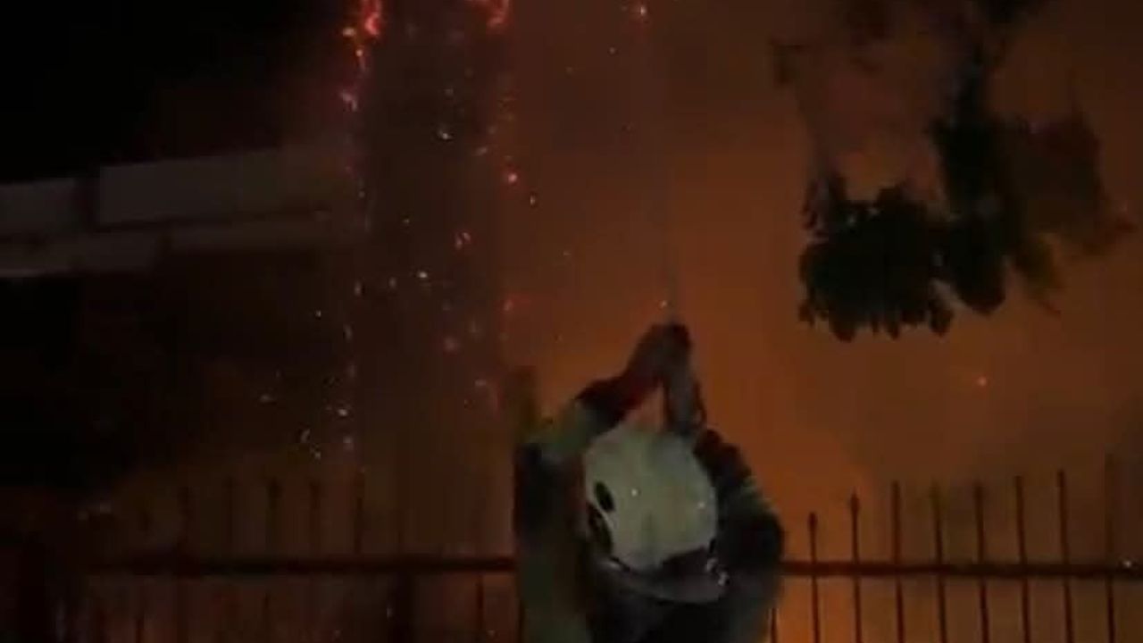 Samandağ'da bahçe yangını itfaiyenin müdahalesiyle kontrol altına alındı