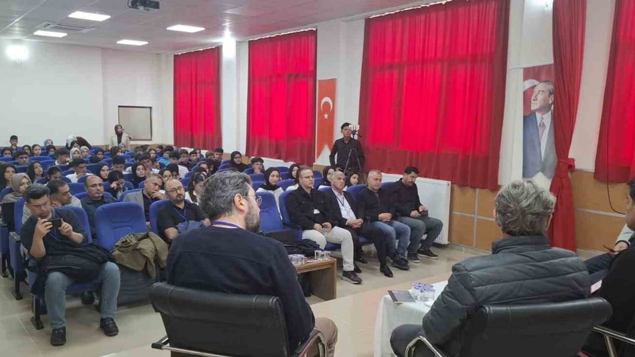 Samsat’ta İki Gün Süren Edebiyat Günleri: Paneller, Kütüphane Sohbetleri ve Şiir Dinletileri