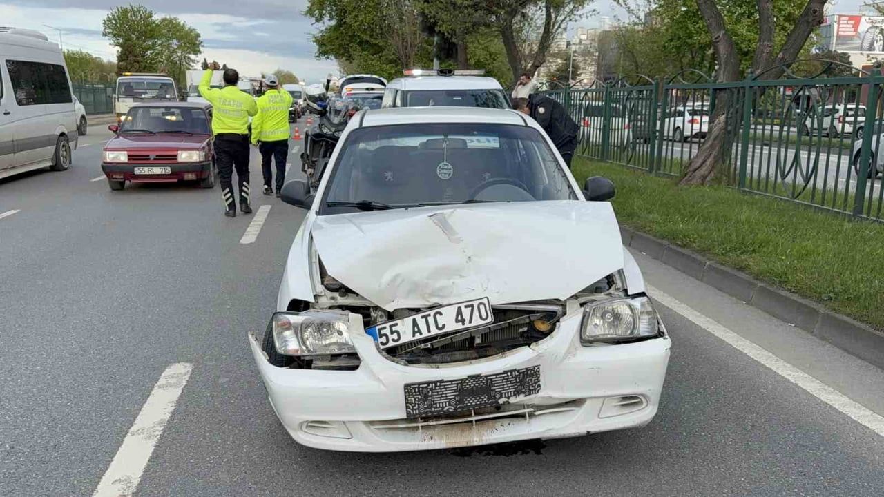 Samsun Canik'te 4 Araçlı Zincirleme Kaza: 2 Yaralı