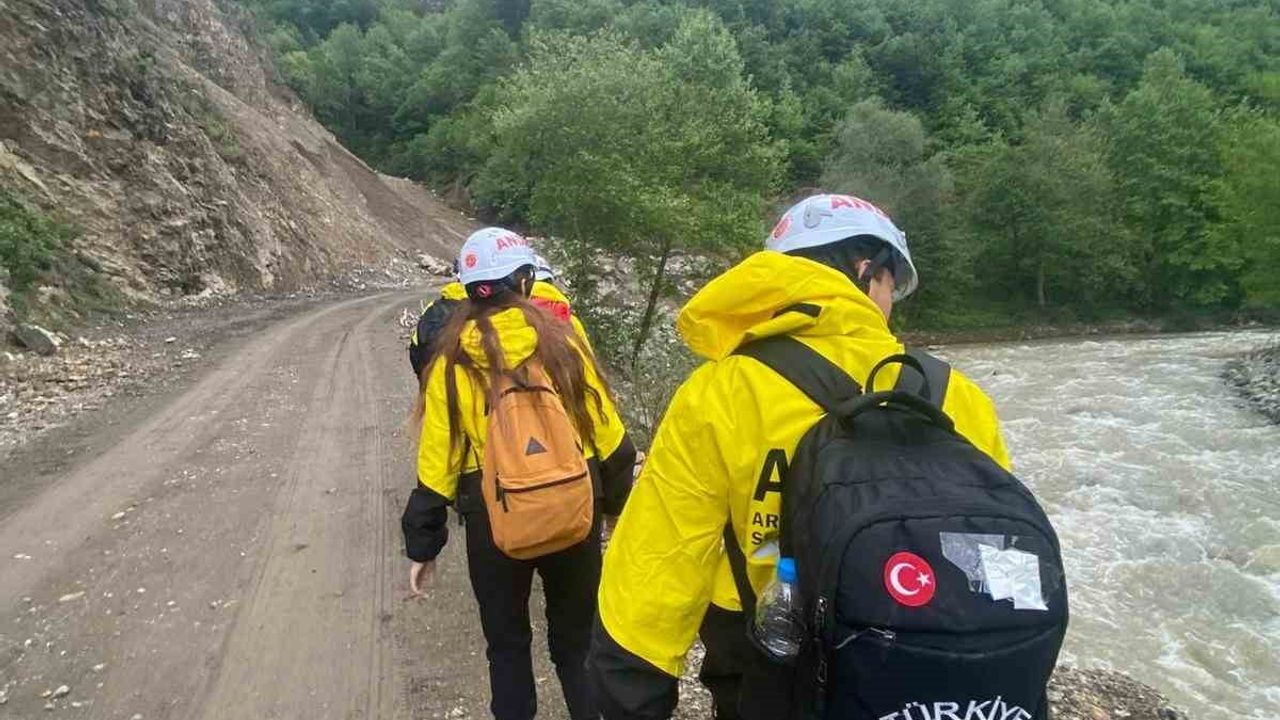 Samsun Canik'te kaybolan 85 yaşındaki Türkan Yener için arama başlatıldı