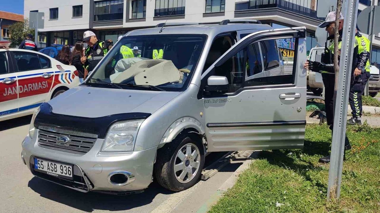 Samsun Çarşamba'da Trafik Farkındalık Etkinliğinde Maddi Hasarlı Kaza