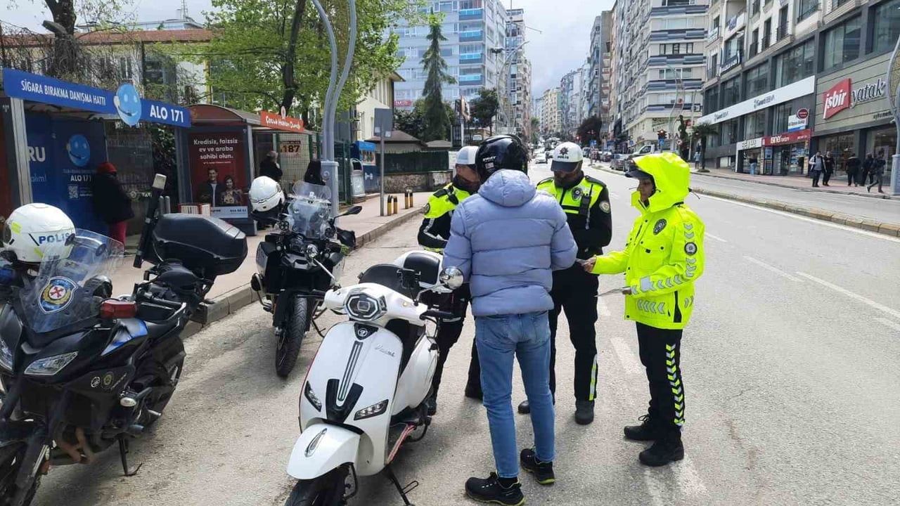 Samsun'da 19 Mayıs Lisesi Önünde Trafik Güvenliği Farkındalık Etkinliği