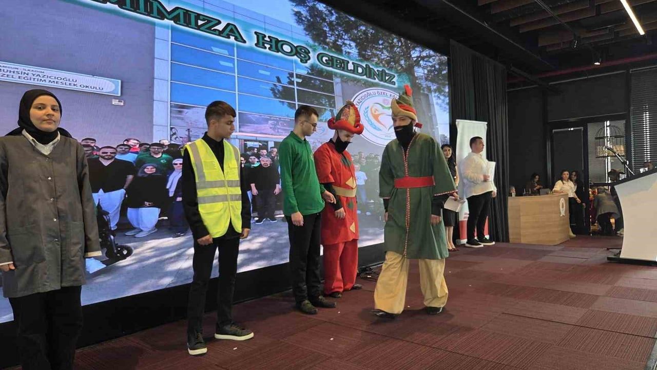 Samsun'da Engelliler Haftası Etkinliğinde Özel Öğrenciler Yeteneklerini Sergiledi