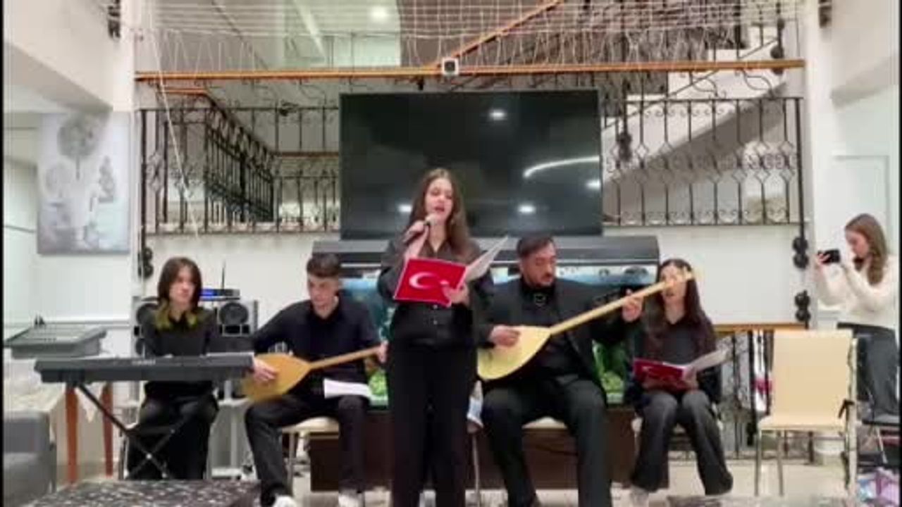 Samsun'da Lise Korosu Milli ve Manevi Değerleri Ezgilerle Yaşatıyor