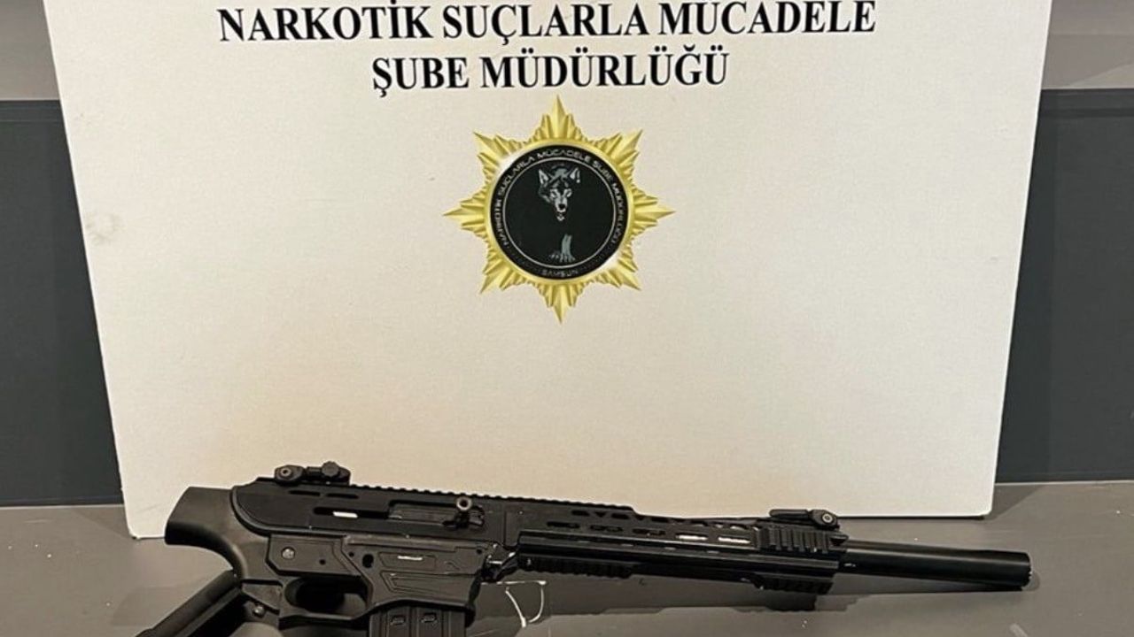 Samsun'da narkotik operasyonu: 10 kişi yakalandı, çok sayıda uyuşturucu ve ruhsatsız silah ele geçirildi
