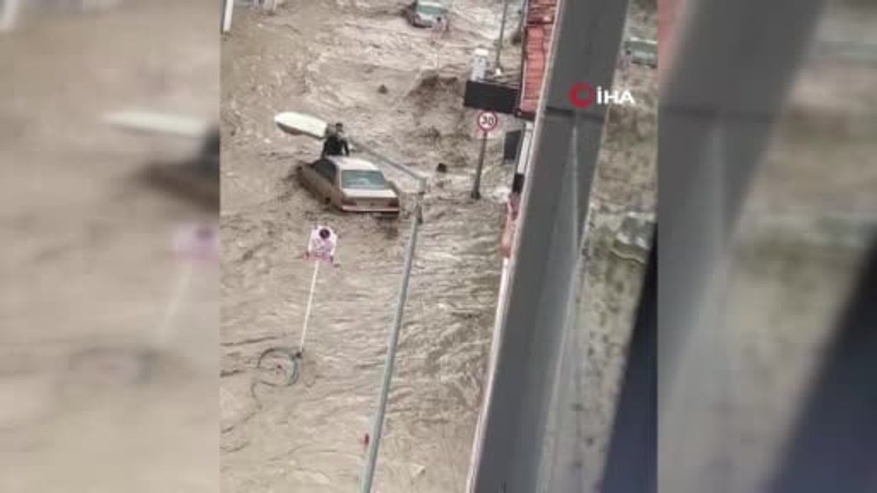 Samsun Havza'da Sel: Hacı Osman Deresi Taştı, İş Yerleri ve Araçlar Etkilendi
