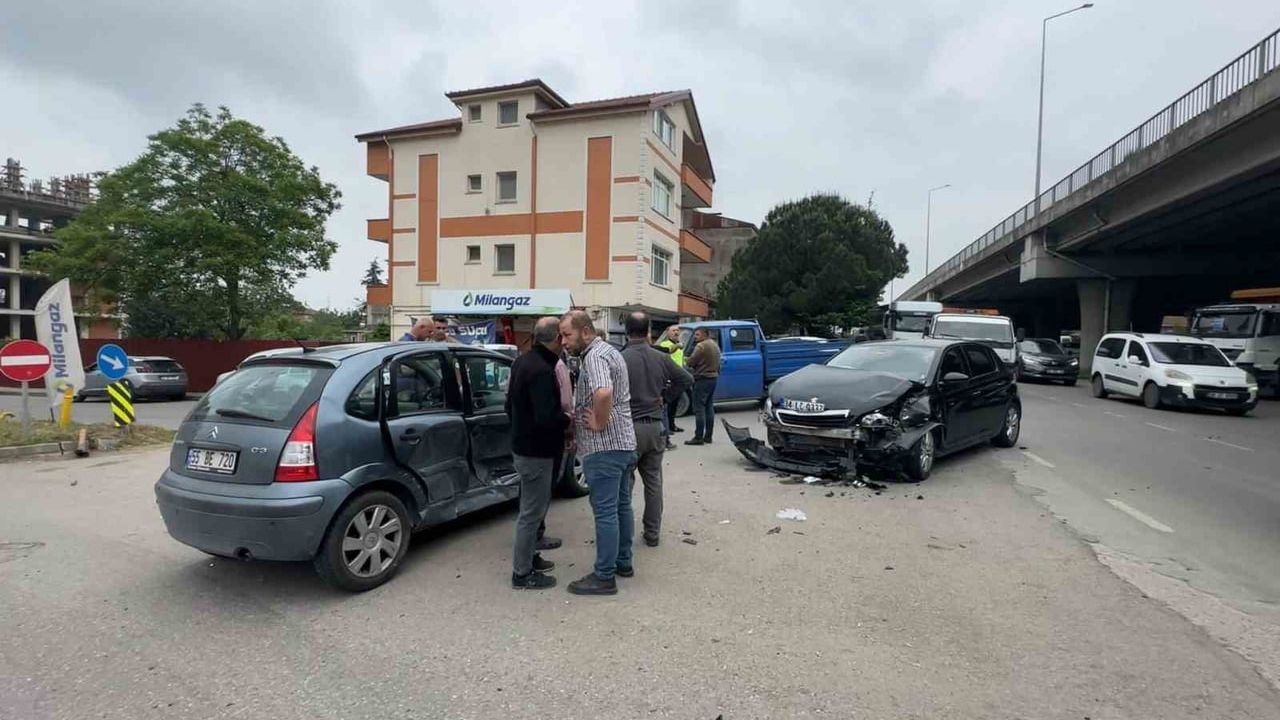 Samsun Tekkeköy'de iki otomobil çarpıştı: 2 yaralı