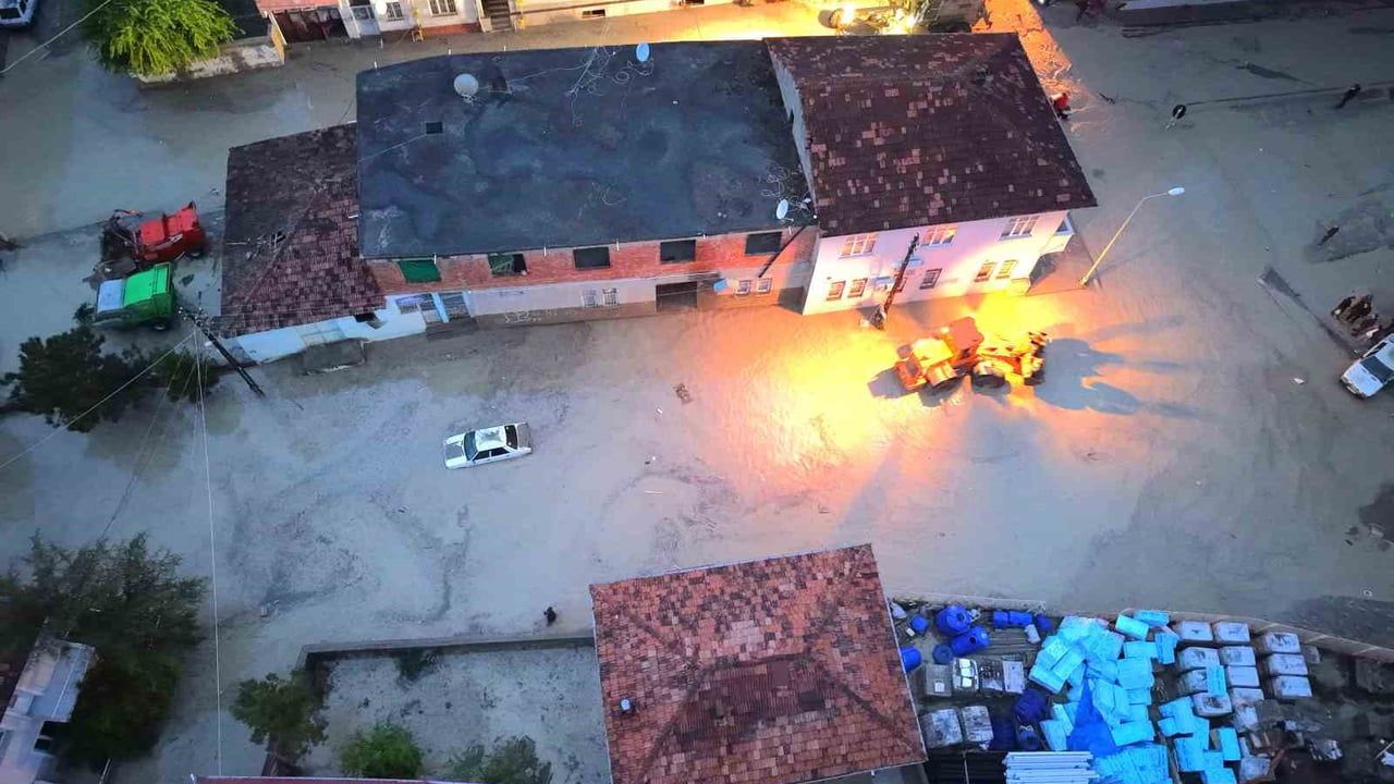 Samsun Valiliği: Havza’daki su taşkınlarına ivedilikle müdahale edildi, can kaybı yok