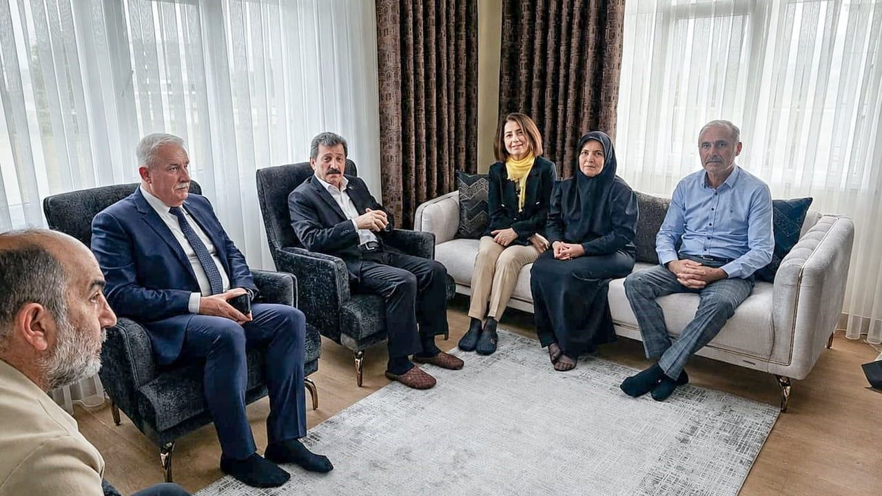 Samsun Valisi Orhan Tavlı, Anneler Günü'nde Şehit Emre Altıok'un Ailesini Ziyaret Etti