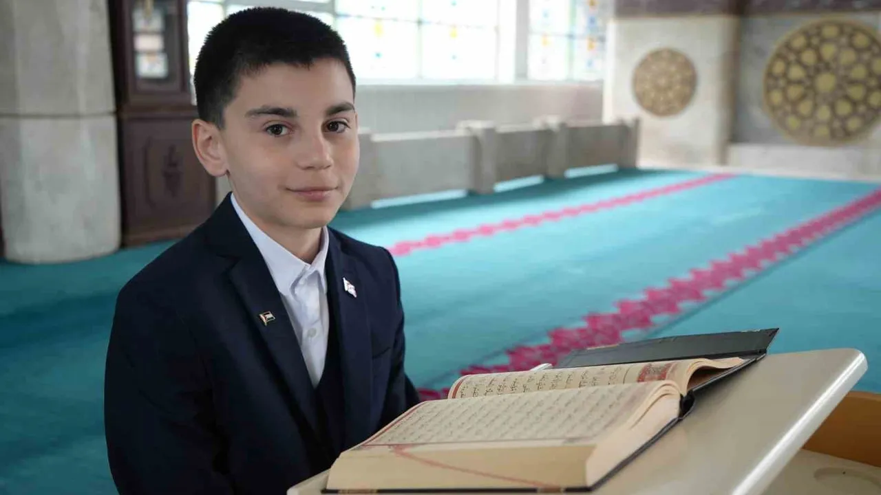 Samsunlu öğrenci Emir Kayra Eke, Kur’an-ı Kerim’i Güzel Okuma Yarışması’nda Türkiye birincisi