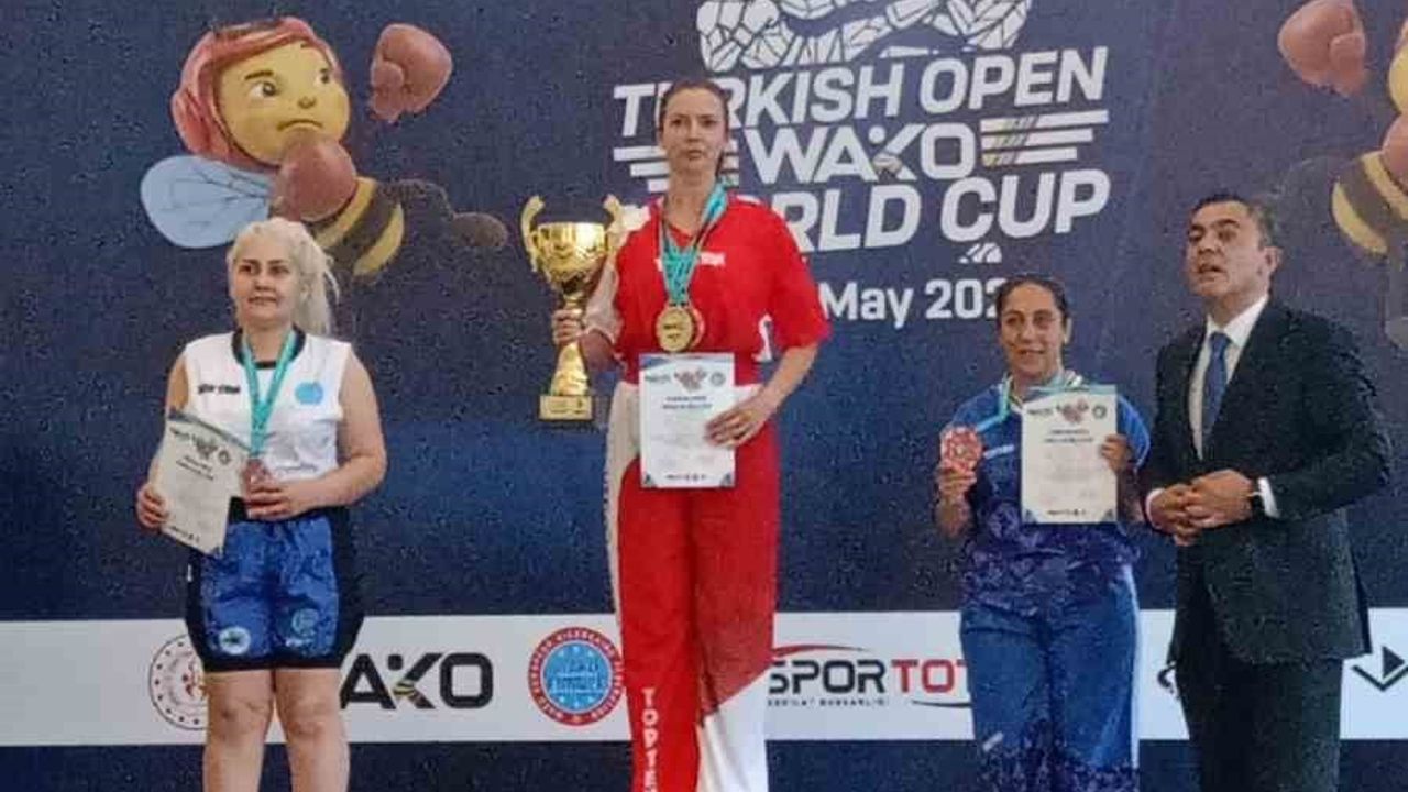 Sandıklılı antrenör-sporcu Fatma Çankaya, 11. Dünya Kick Boks Kupası'nda dünya üçüncüsü