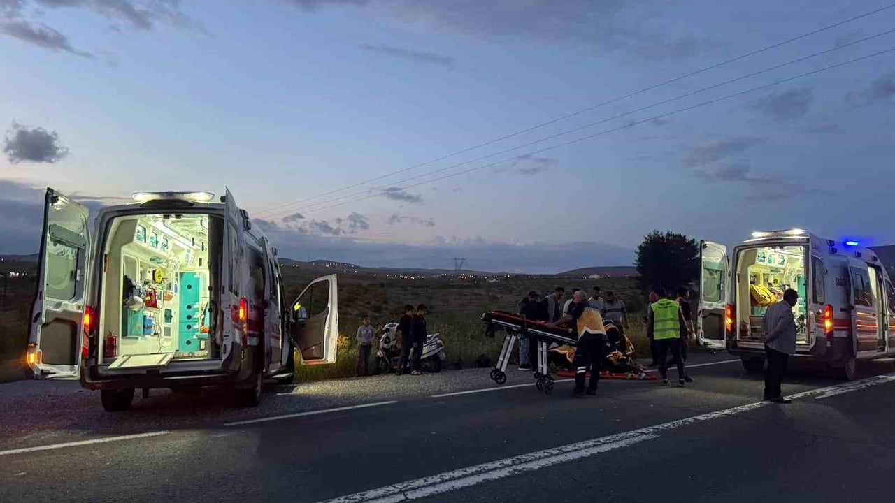 Şanlıurfa Birecik'te motosiklet şarampole devrildi: Karı-koca yaralandı