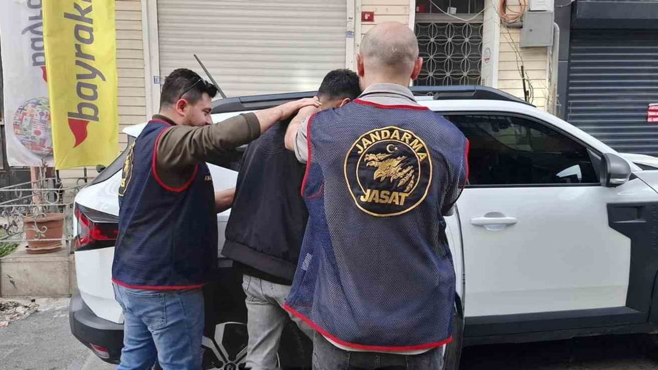 Şanlıurfa'da Dolandırıcılıktan Aranan Şahıs Karaköprü'de Yakalandı