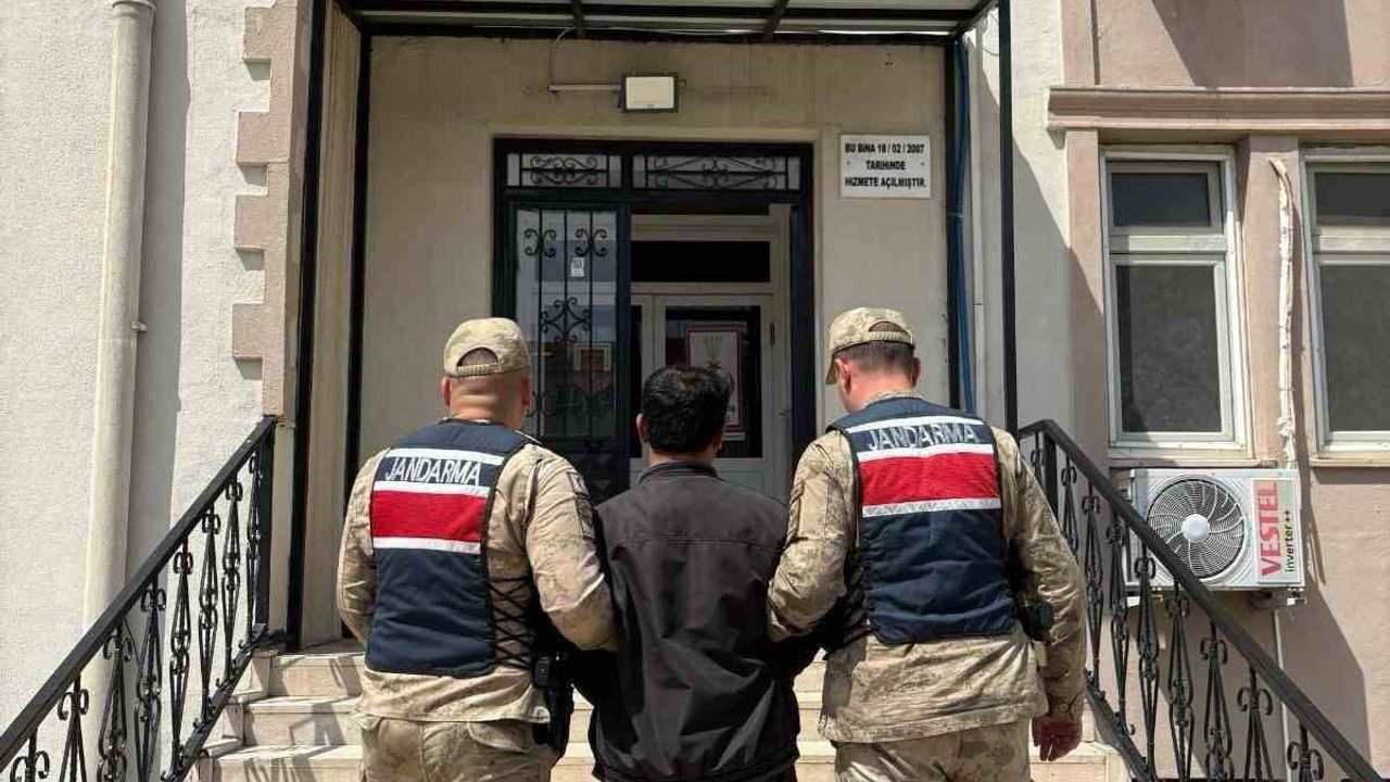 Şanlıurfa'da hırsızlıktan aranan A.E. Karaköprü jandarması tarafından yakalandı