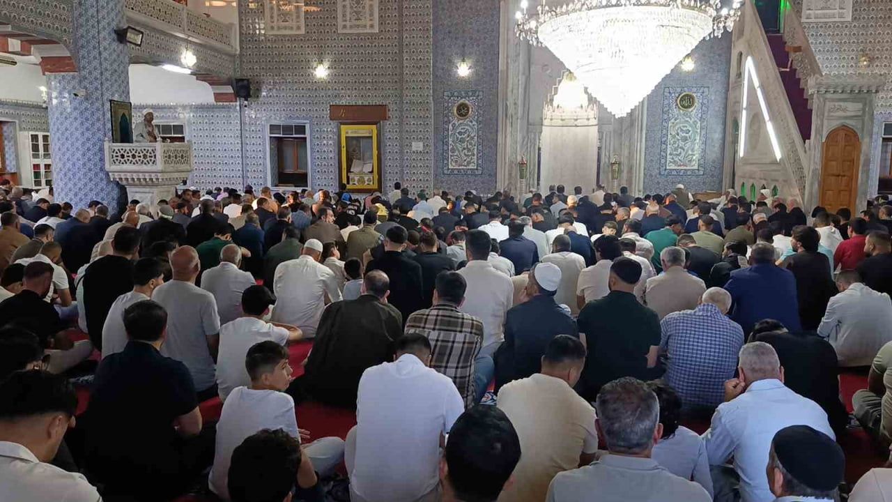 Şanlıurfa'da Kurban Bayramı: Balıklıgöl Platosu'nda bayram namazı