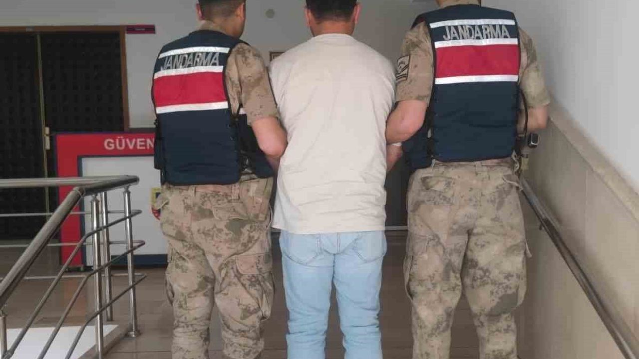 Şanlıurfa Karaköprü'de 15 Yıl Kesinleşmiş Hapisle Aranan Şahıs Jandarma Operasyonuyla Yakalandı