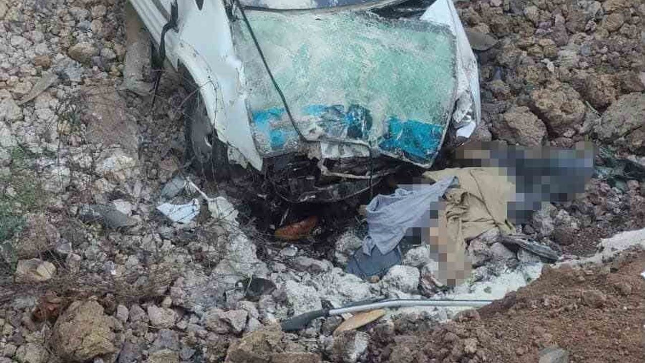 Şanlıurfa Siverek’te kamyonet uçuruma yuvarlandı: 1 kişi hayatını kaybetti