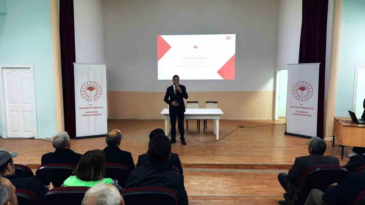 Şaphane'de üreticilere kiraz ve vişne hastalıkları ile zararlıları eğitimi verildi