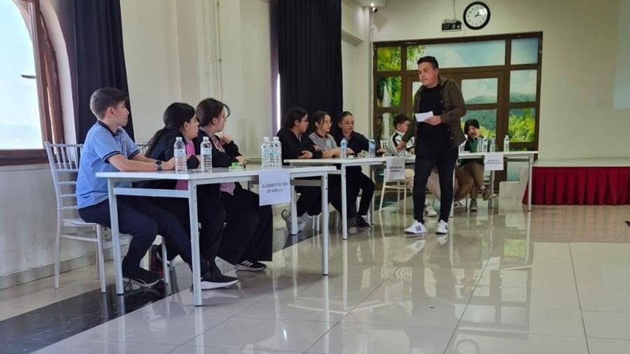 Sarıgöl Şehit Esin Akay Ortaokulu "Şehrim Benim Evim" Bölge Birincisi Oldu