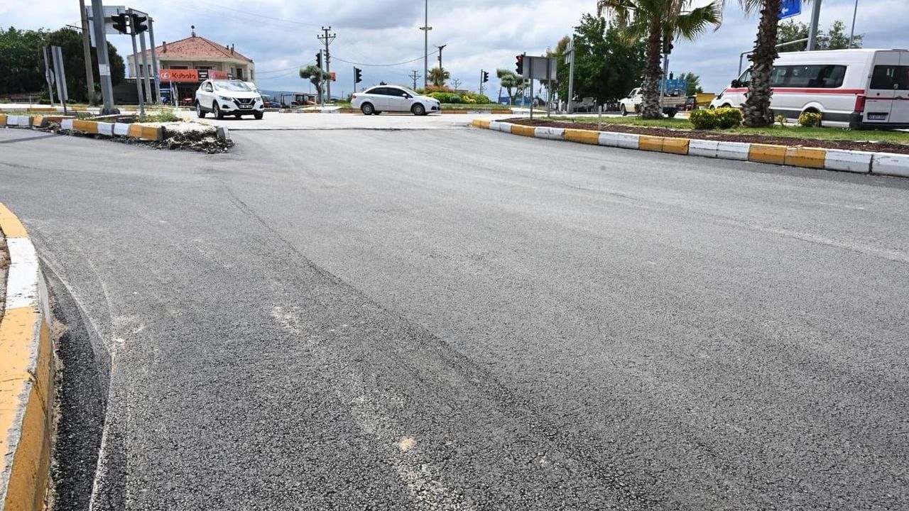 Saruhanlı’da altyapı tamamlandı; 7 Eylül Caddesi’ne 9 bin ton sıcak asfalt serimi başladı