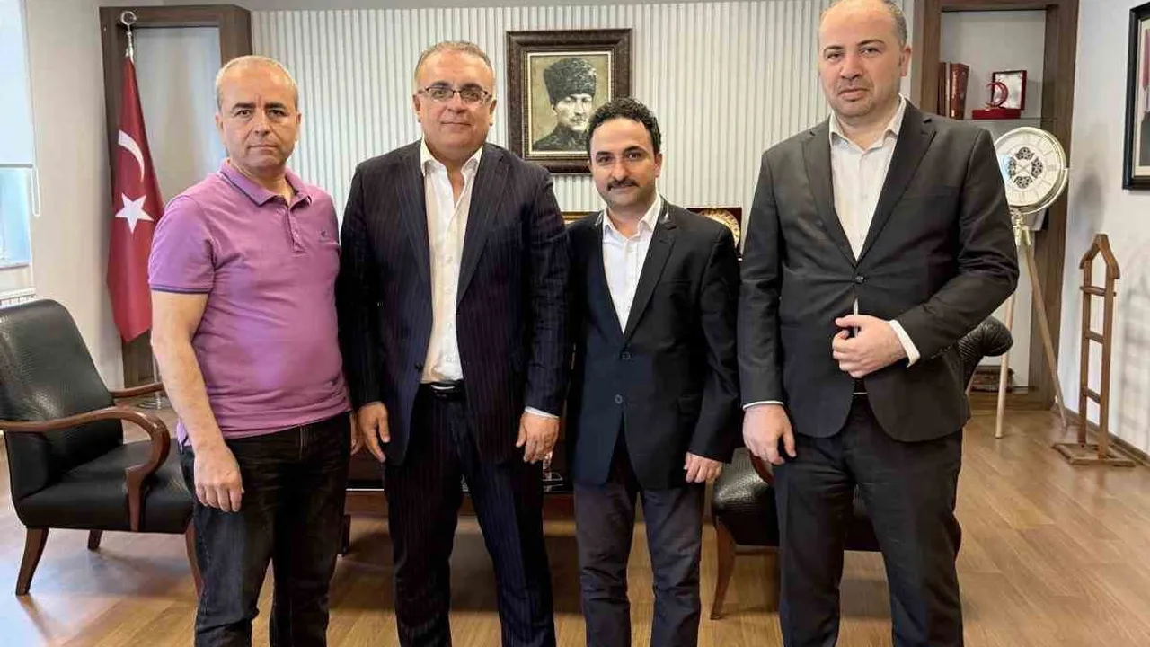 Şehit Polis Mustafa Aydın’ın Babası Kamil Aydın, Bahçelievler Kaymakamı Mehmet Boztepe’yi Ziyaret Etti