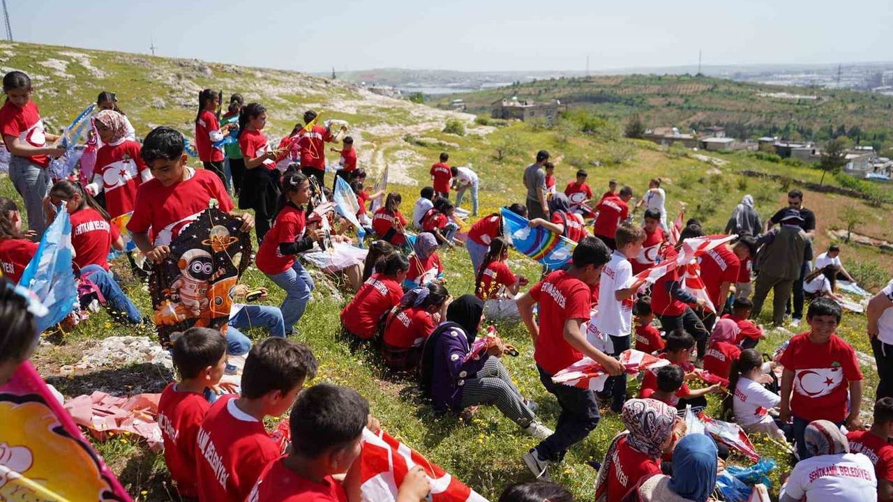 Şehitkamil’de 19 Mayıs coşkusu uçurtmalarla gökyüzünde
