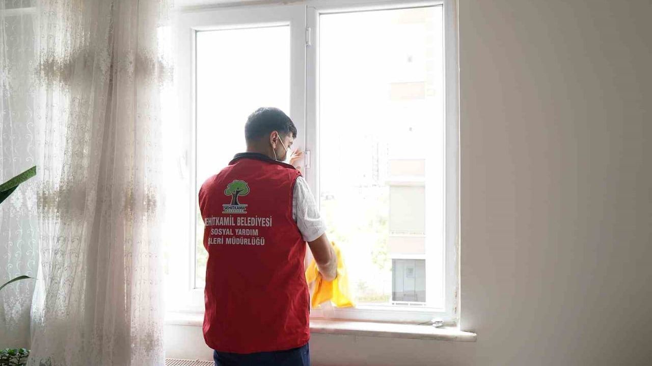 Şehitkamil’den Bayram Öncesi Vefa Hizmeti: Evde Temizlik ve Sağlık Desteği