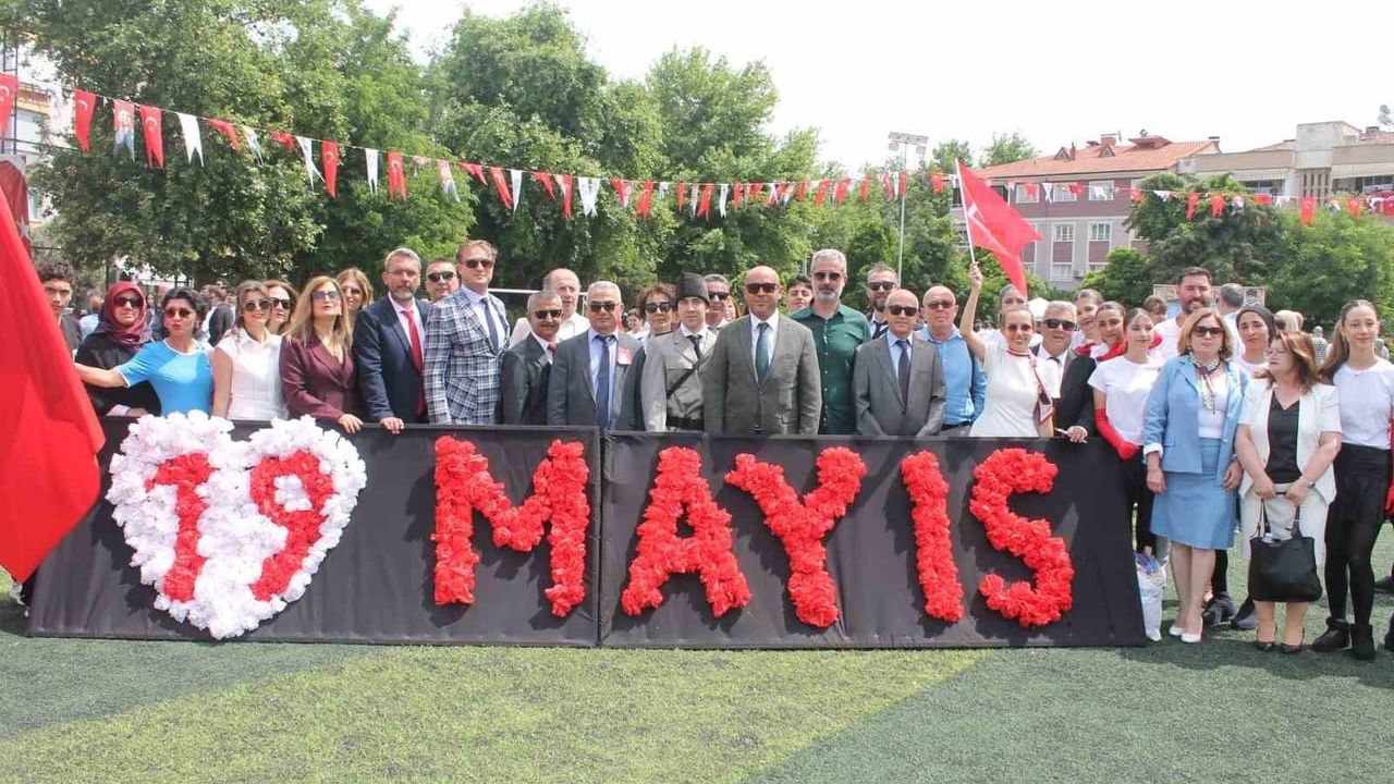 Selçuk'ta 19 Mayıs Atatürk'ü Anma, Gençlik ve Spor Bayramı görkemli törenlerle kutlandı