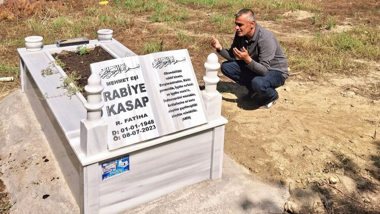 Selendi'de Kurban Bayramı Arefesinde Mezarlık Ziyaretleri Yoğunlaştı