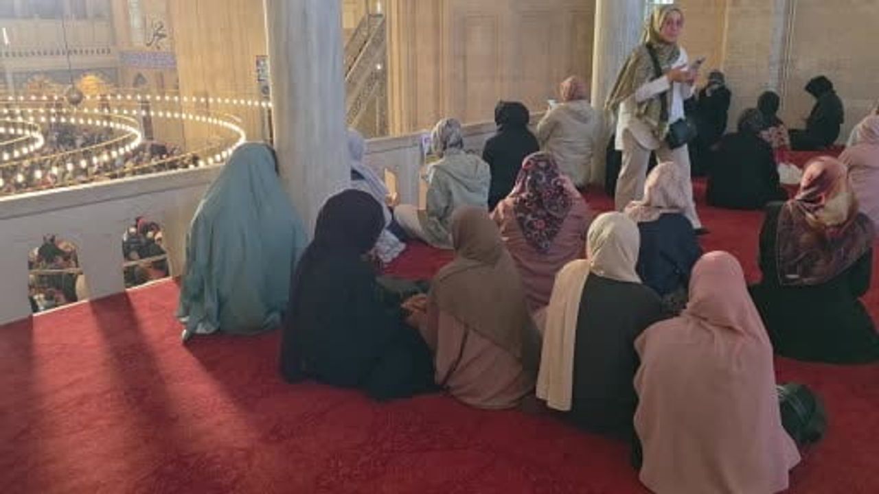 Selimiye Camii'nde Kurban Bayramı: Edirne'de Okuyan Uluslararası Öğrencilerin Bayramlaşması