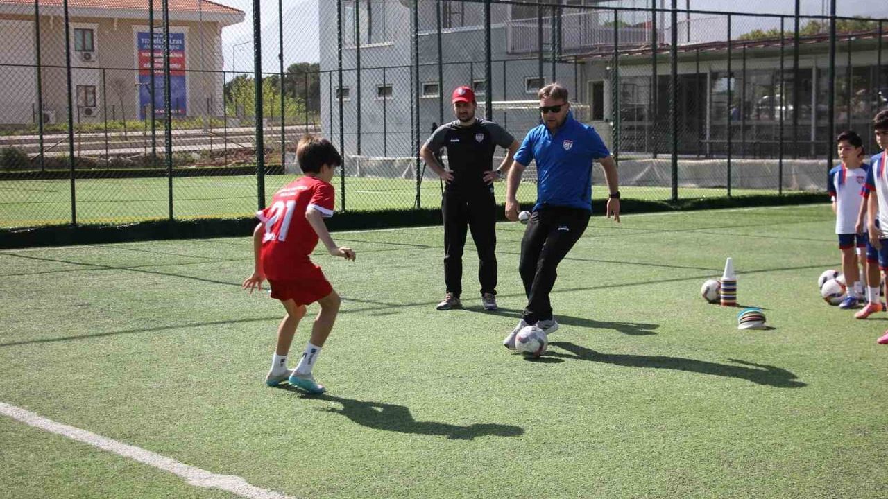 Şenol Ünlü: Futbol okulları ticarethaneye döndü, denetim ve aile bilinci gerekiyor
