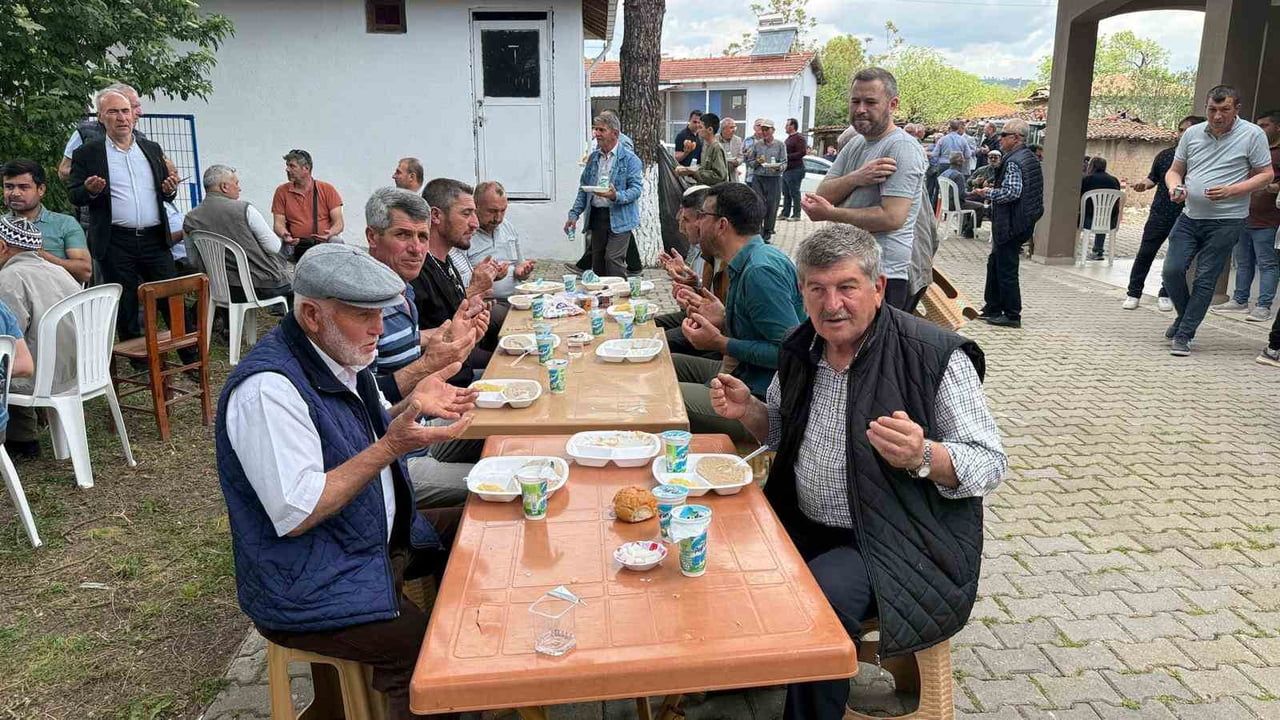 Şerbetli Köyü'nde Geleneksel Köy Hayrı 2 Bin Kişinin Katılımıyla Düzenlendi