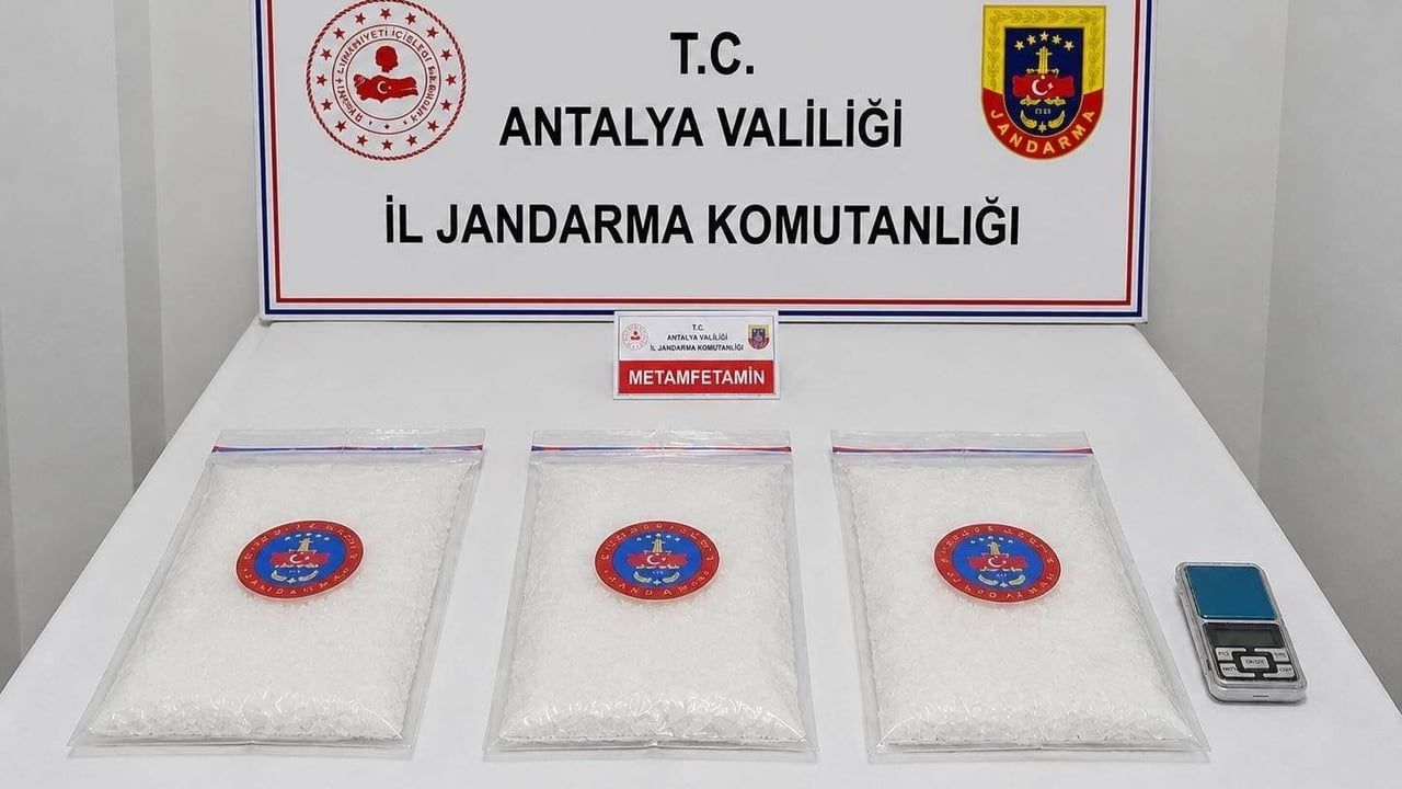 Serik’te uyuşturucu operasyonu: 2 kişi tutuklandı, 2 kilo 580 gram metamfetamin ele geçirildi