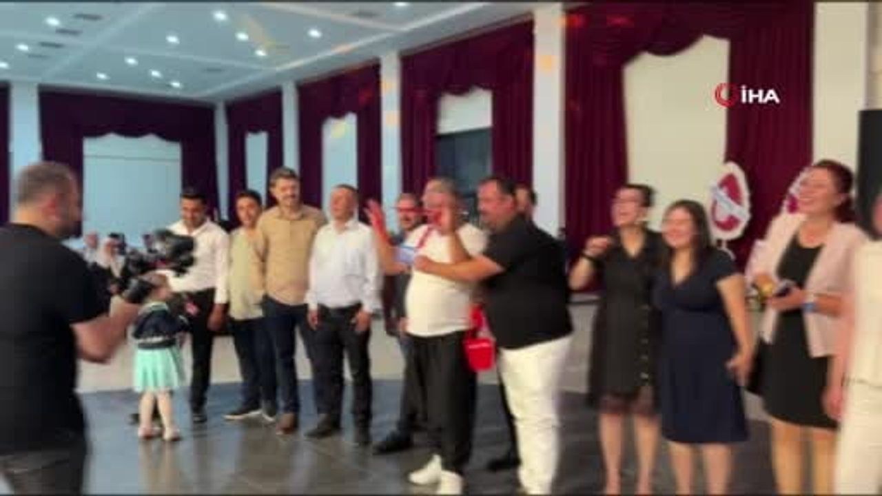 Serik'te zabıta arkadaşlarından damada minyatür bariyerle koruma sürprizi